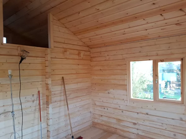 Koka mājas iekštelpu paplašinājums