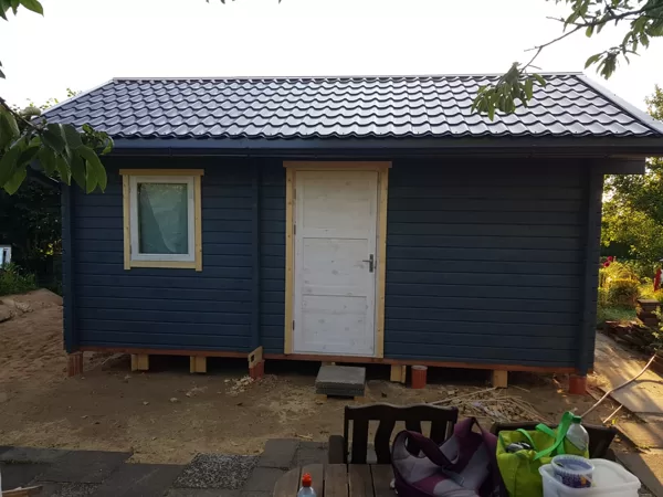 Koka mājas ieejas durvis